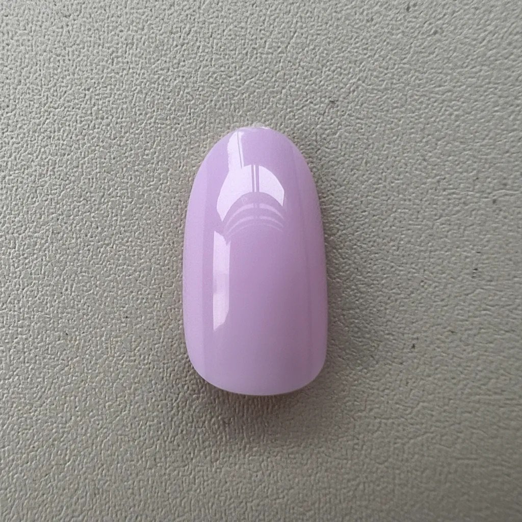 Uñas press on rosa pastel puestas en mano — Klaia Beauty